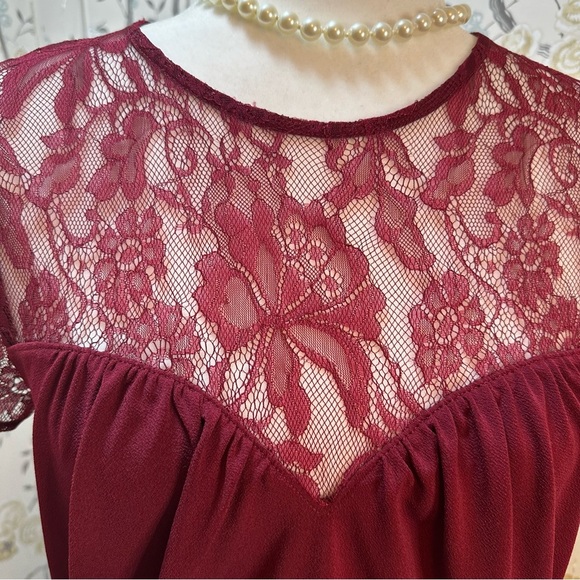 ❌SOLD❌Express Women's Size SP Lace Sweetheart Neckline Short Sleeves Round Neck - Picture 2 of 8